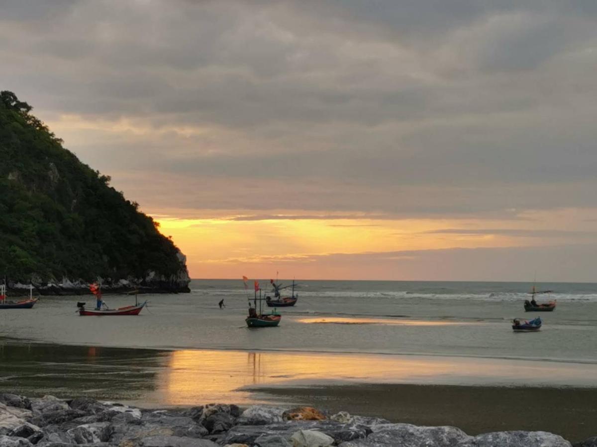 The Beach Boutique Resort Banpaknampran Kültér fotó