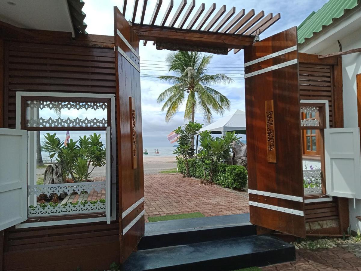 The Beach Boutique Resort Banpaknampran Kültér fotó